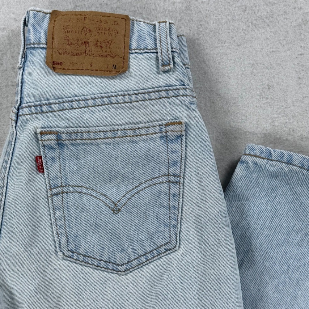 Levis 550 Relaxed Fit Tapered Leg Light Wash Distressed‎ Jeans Womens 4M 26x30